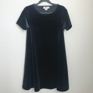 Vineyard Vines Navy Velvet shift dress